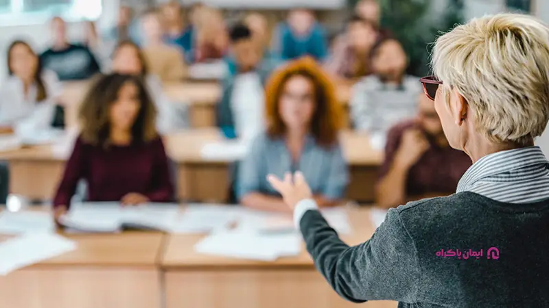 مشاغل مناسب برای خانمها در رشتههای انسانی