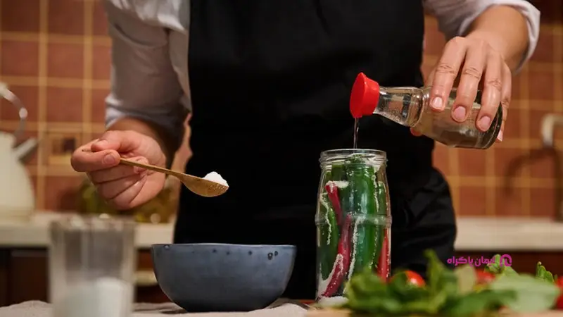 آمادهسازی ترشی و مربا روشهای کسب درآمد در خانه بدون اینترنت