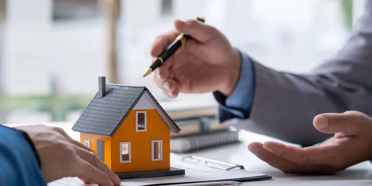بررسی شغل مشاور املاک؛ چالش‌ها و فرصت‌ها