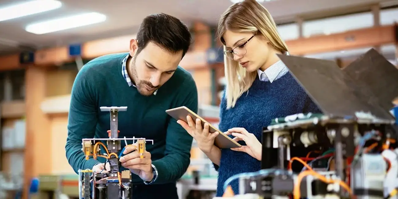 بررسی شغل ربات سازی