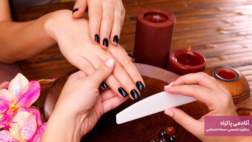 عکاسی باکیفیت از نمونه کارها برای جذب مشتری کاشت ناخن 
