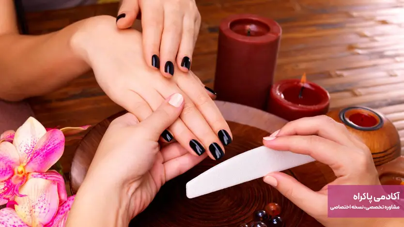 عکاسی باکیفیت از نمونه کارها برای جذب مشتری کاشت ناخن 