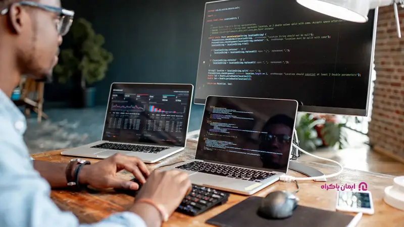 کارمند طراحی نرم افزار