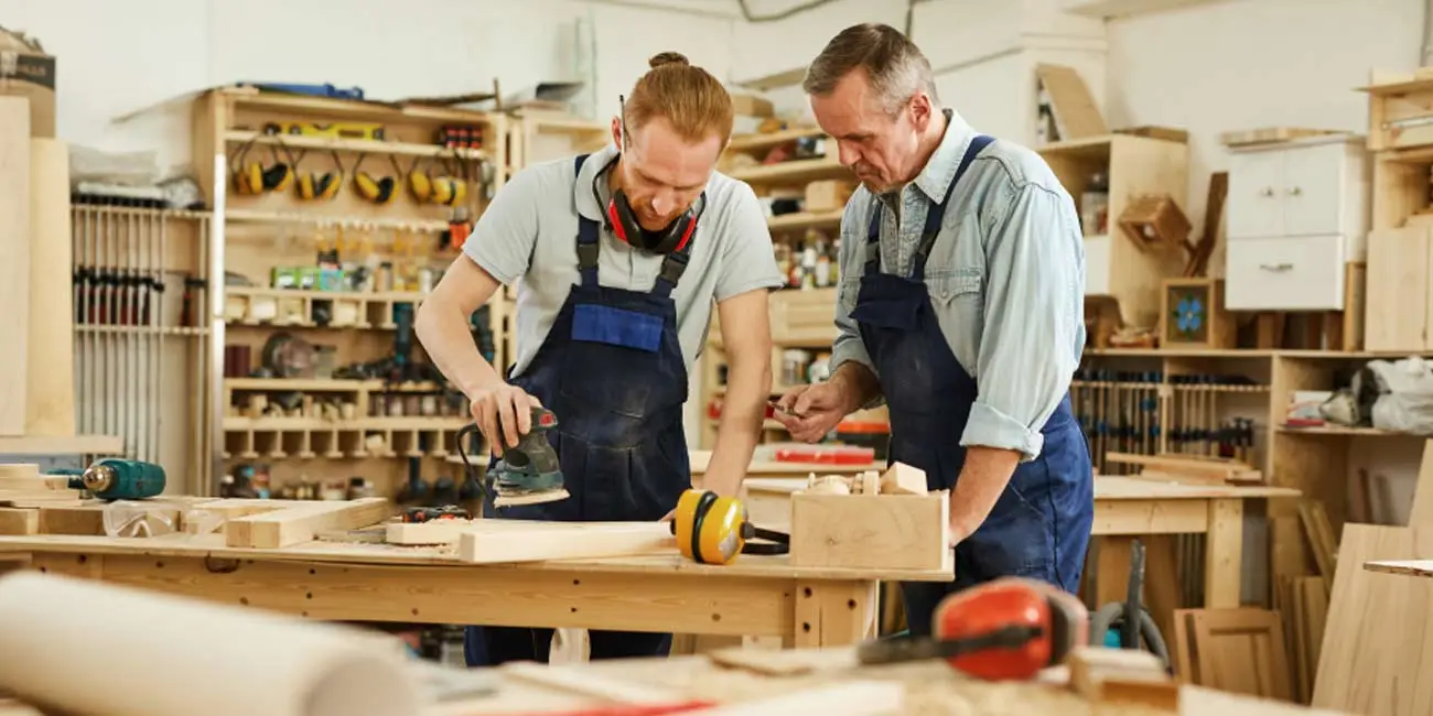 بررسی شغل نجاری