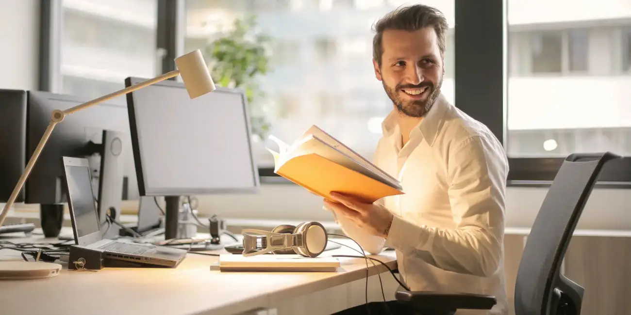 بررسی شغل های رشته امور اداری