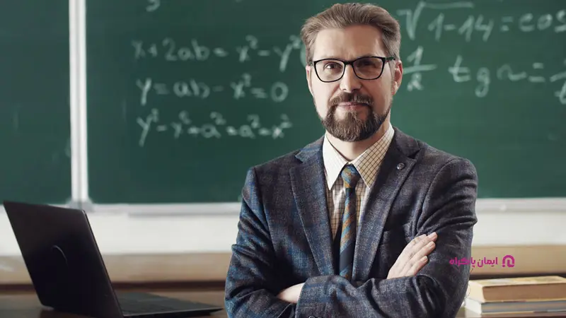 استاد دانشگاه‌، از مشاغل رشته ادبیات