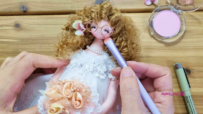 ساخت عروسک‌های پارچه‌ای یا خمیرمجسمه‌سازی