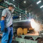 بررسی شغل‌های رشته صنایع فلزی؛ مزایا و چالش‌ها