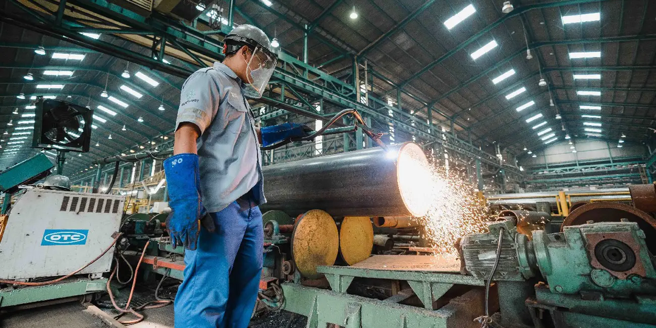 بررسی شغل‌های رشته صنایع فلزی؛ مزایا و چالش‌ها