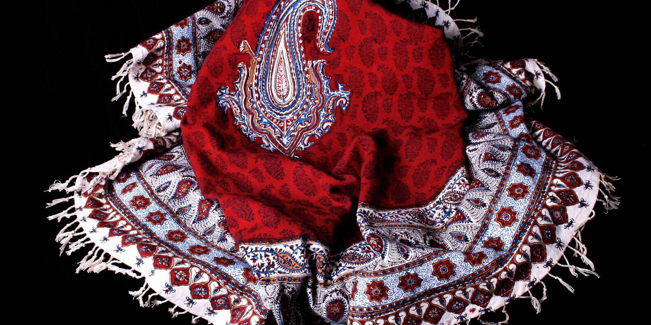 بررسی شغلهای رشته صنایع دستی