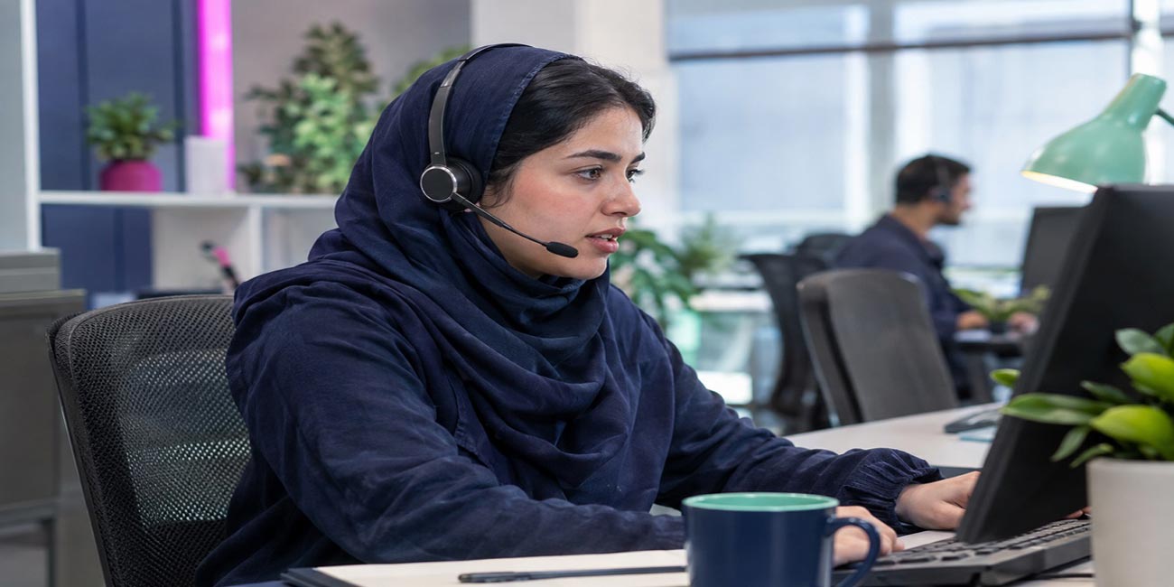 کارشناس پشتیبانی مشتریان چگونه باید با مشتری رفتار کند؟